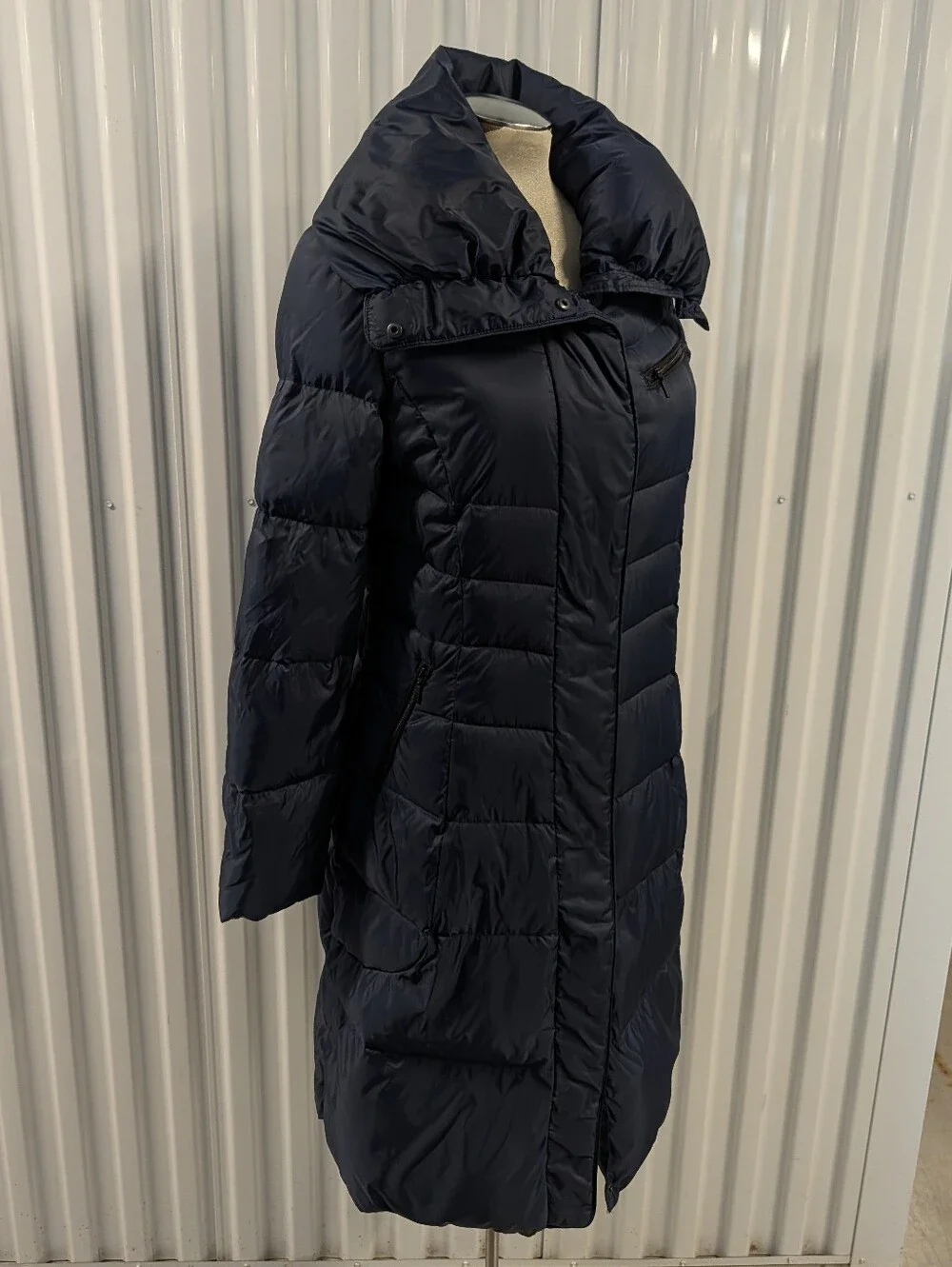 Cole Haan closure zip